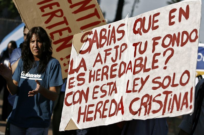 Cientos de argentinos se manifiestan en contra de la nacionalización de las pensiones