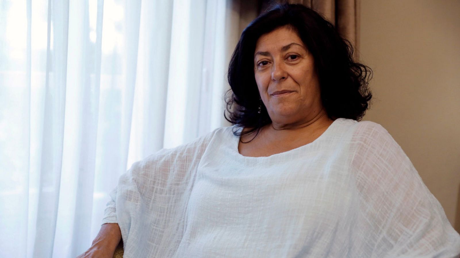 La escritora Almudena Grandes (Madrid, 1960) ha obtenido este martes el premio Nacional de Narrativa por su novela Los pacientes del doctor García, una obra que es la cuarta entrega de "un ambicioso proyecto" que lleva por título Episodios de una gue