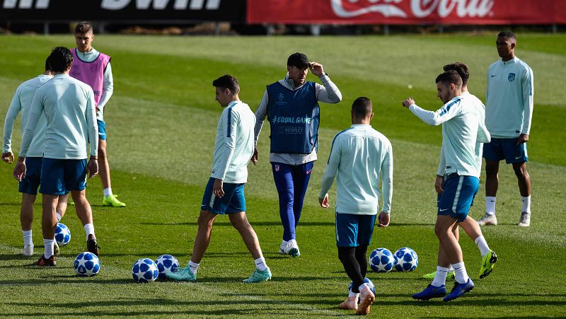 Diego Costa reaparece en un once con Thomas y sin Rodri