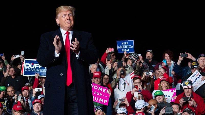 Trump critica a la prensa por su "hostilidad" el mismo día del envío de paquetes explosivos