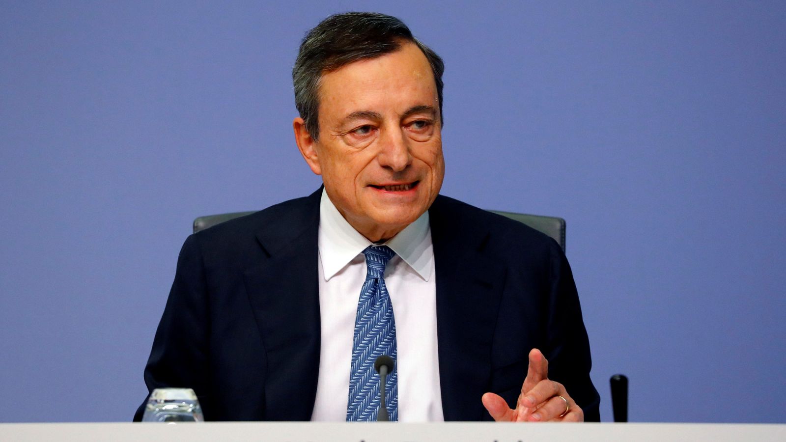 Draghi asegura que las conversaciones con Italia para un acuerdo sobre su presupuesto continúan