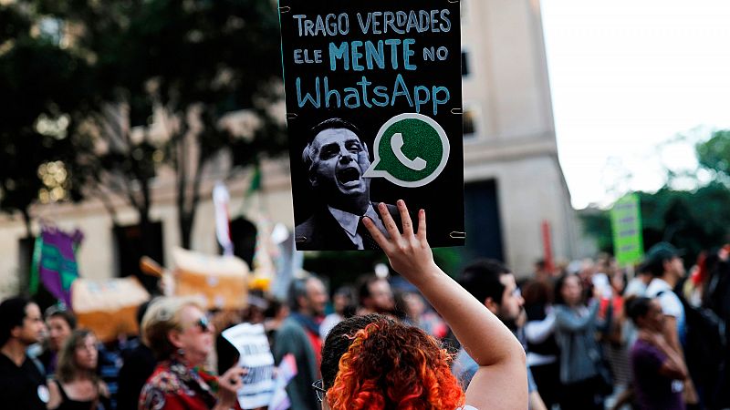 Brasil y la desinformación electoral: las 'fake news' saltan a la mensajería móvil