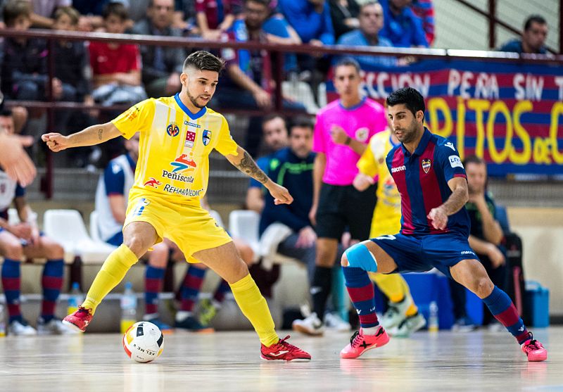 Levante y Peñíscola se reparten los puntos en el derbi