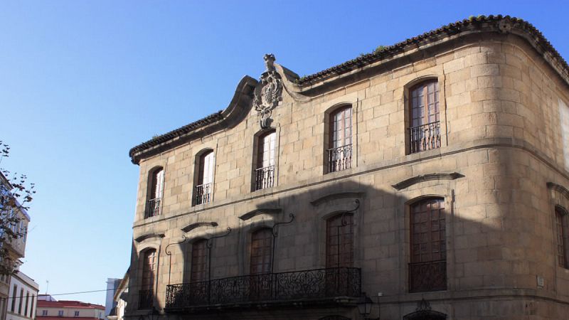 Una marcha cívica reclama a la familia Franco la devolución de la Casa Cornide en A Coruña