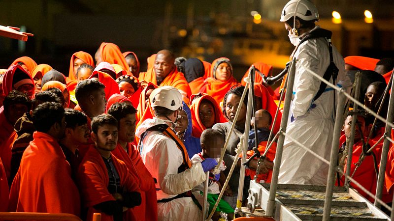 Salvamento Marítimo precisa que rescató el cadáver de un niño y no dos en el mar de Alborán