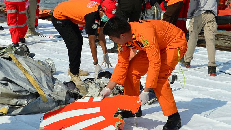 Indonesia no espera supervivientes en el accidente del avión ocurrido en el mar de Java con 189 personas a bordo
