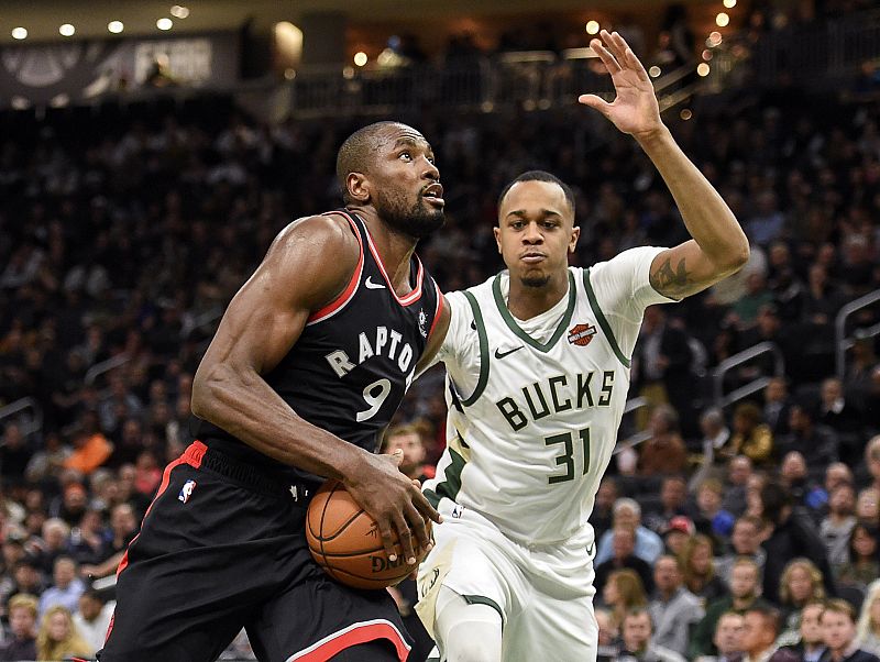 Ibaka brilla ante la ausencia de Leonard pero no evita la derrota de los Raptors