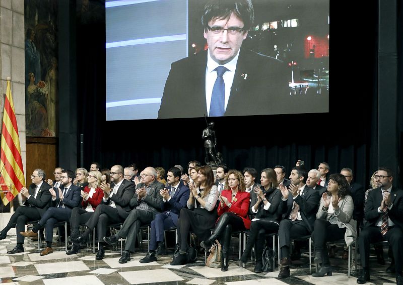 Puigdemont y Torra presentan un gobierno catalán paralelo para el reconocimiento internacional del independentismo
