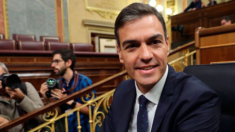 Sánchez dice que los autónomos cotizarán por sus ingresos en 2019 y defiende que paguen más para "dignificar" sus pensiones