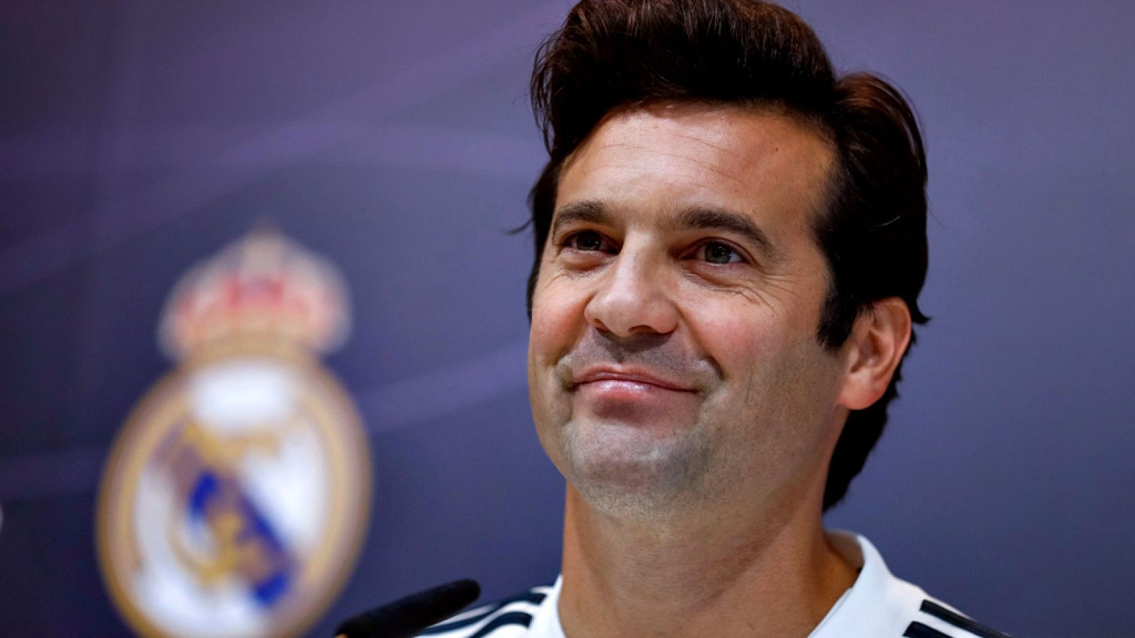 Santiago Solari, técnico del Real Madrid, analizó el momento del brasileño Vinicius Junior tras su gran partido en el debut en Copa del Rey ante el Melilla, y tras elogiar su talento aseguró que para que crezca necesita experiencia y para ello "tiene