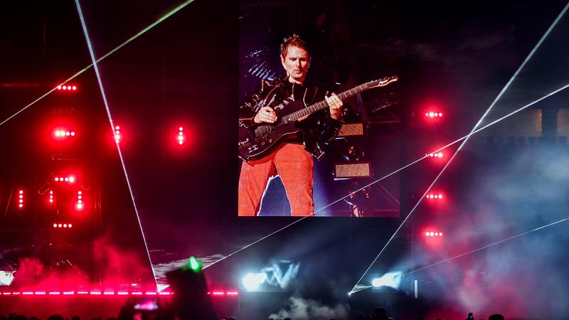 Muse corona a lo grande la fiesta musical de la MTV ante 35.000 fans en San Mamés