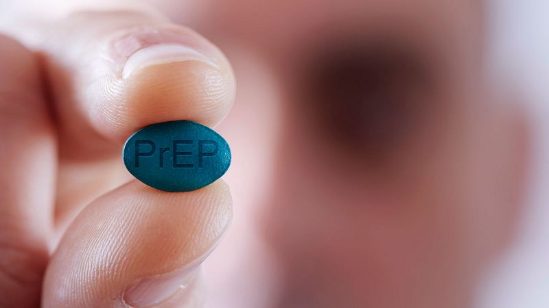 Sanidad se compromete a implementar en breve la píldora preventiva del sida