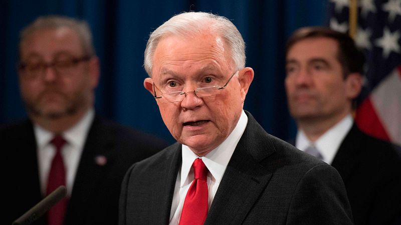 Jeff Sessions, fiscal general de EE.UU., dimite a petición del presidente Trump