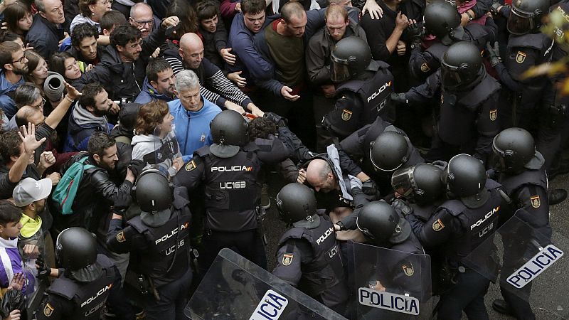 La Audiencia de Barcelona censura las cargas policiales porque el 1-O no tenía "efectos jurídicos"