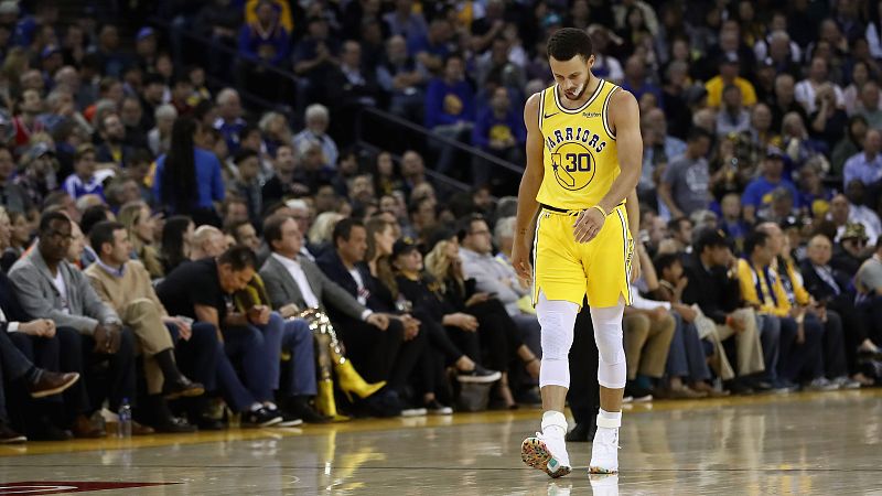Curry se lesiona en una noche fatídica para los Warriors