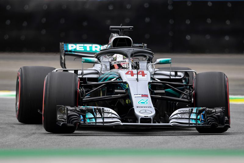 Hamilton saldrá desde la 'pole' en Brasil en busca también del título de constructores