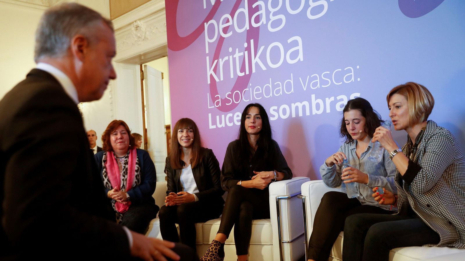 Las víctimas de la violencia denuncian durante los actos del Día de la Memoria el olvido y el silencio sufridos