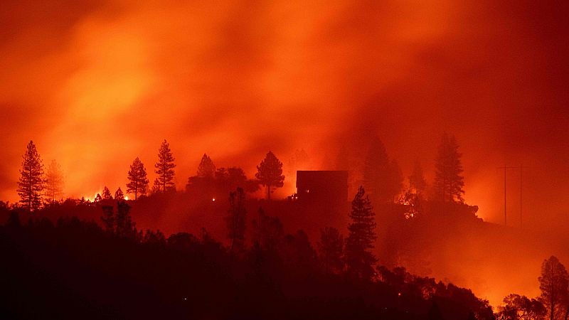 Aumentan a 23 los muertos en los devastadores incendios en California