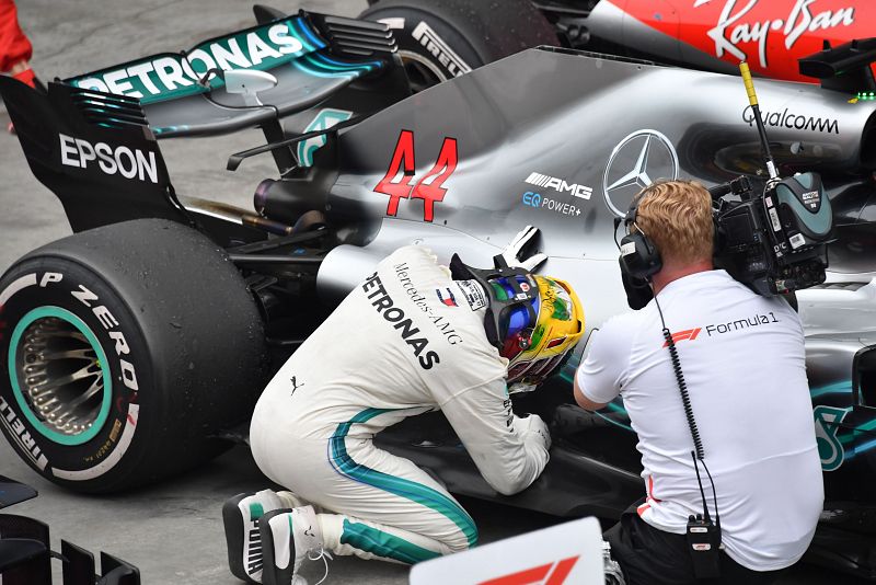 Hamilton pone la guinda en Brasil al Mundial de Mercedes