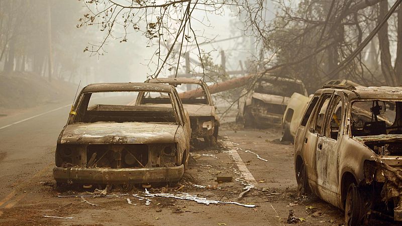 La cifra de muertos en los incendios de California asciende a 31 mientras se busca a más de 220 desaparecidos