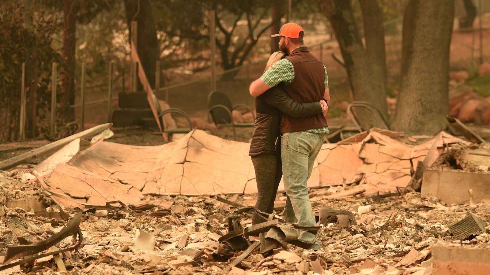 La cifra de muertos en los incendios de California asciende a 42 | Ver