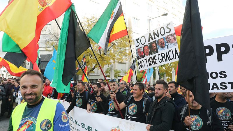 Policías y guardias civiles celebran el primer paso del Congreso para equiparar salarios con cuerpos autonómicos