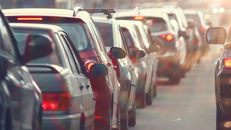 El Gobierno planea prohibir por ley la venta de coches diésel y gasolina en 2040