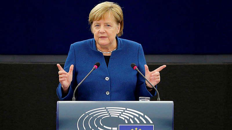 Merkel respalda la propuesta de Macron de crear un ejército europeo que complemente a la OTAN