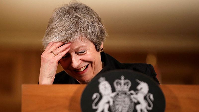 May resiste a la revuelta en el Gobierno y Parlamento británicos contra su plan para el 'Brexit'