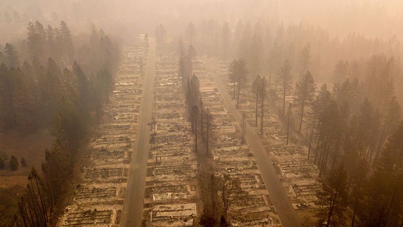 Una semana después, aumentan a 66 los muertos y a más de 600 los desaparecidos en los incendios de California