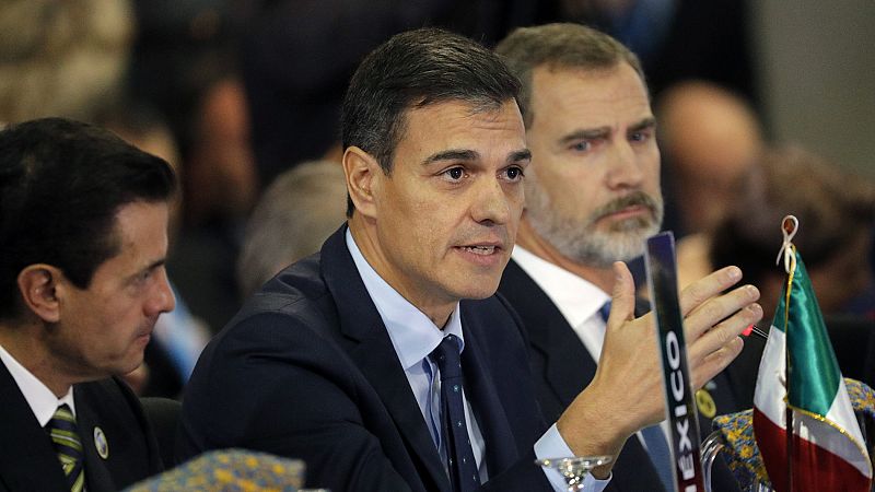 Sánchez insta a la comunidad iberoamericana a defender la democracia frente al autoritarismo