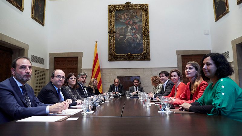 La cumbre de fuerzas parlamentarias catalanas acuerda mantener el diálogo pero sin consenso sobre el referéndum