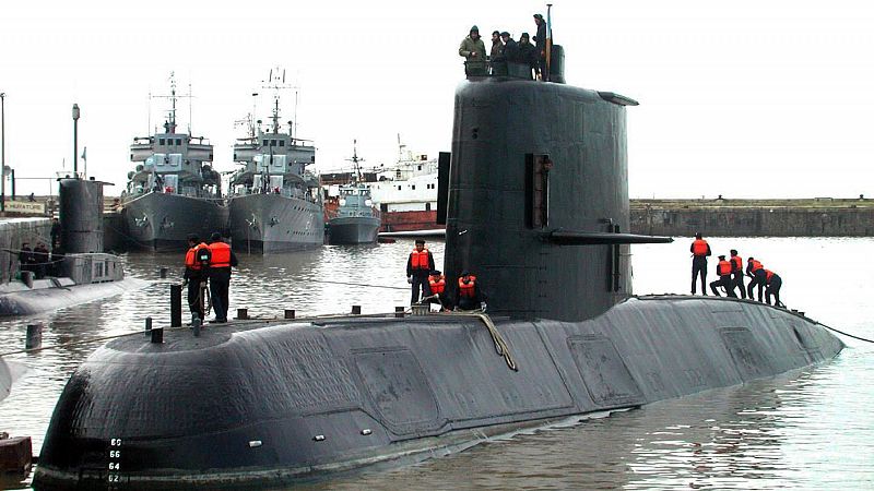 La Armada Argentina dice que el submarino San Juan implosionó y se partió en varias partes