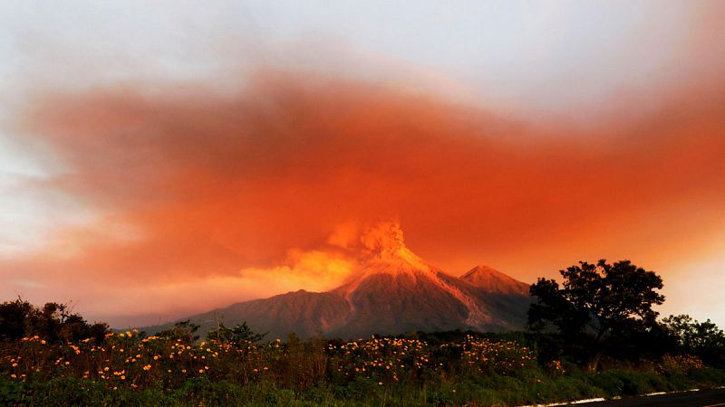 Alerta roja por la erupción del volcán de Fuego en la región del sur de Guatemala