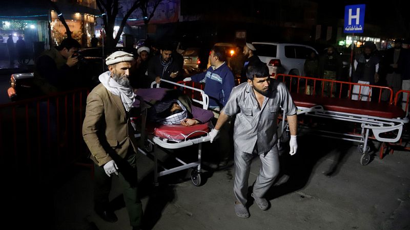 Al menos 50 muertos y 72 heridos tras una explosión cerca de un salón de bodas en Kabul