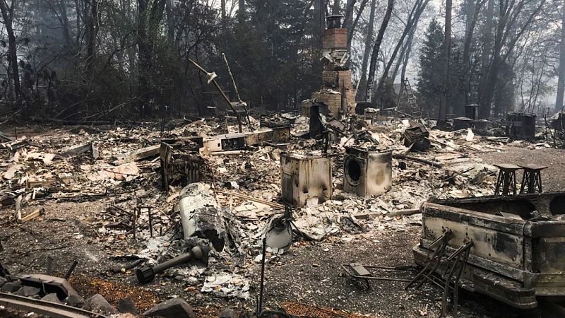La cifra de desaparecidos en el incendio del norte de California varía a diario en medio del caos
