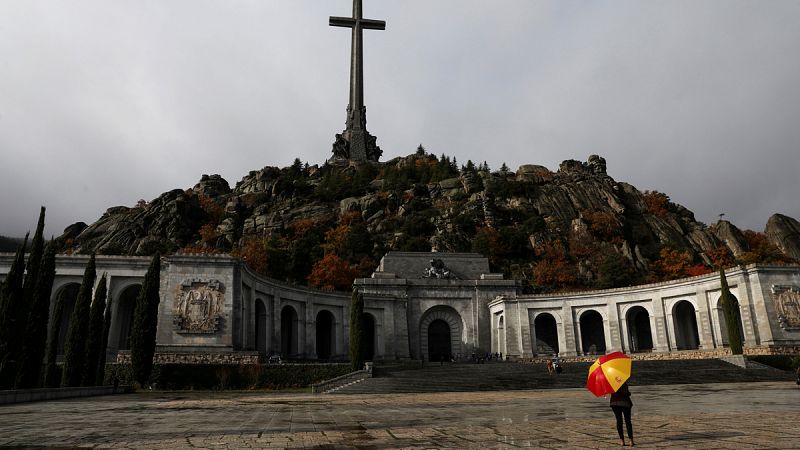 El Parlamento Vasco pide trasladar a Euskadi a los vascos enterrados en el Valle de los Caídos