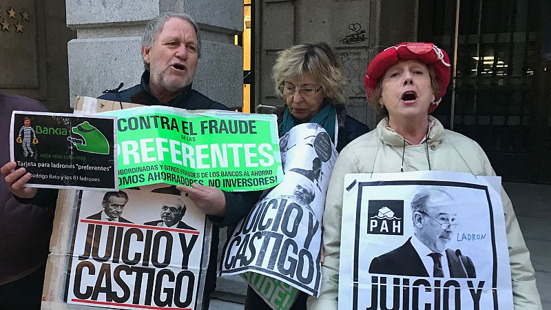 Los afectados por la salida a bolsa de Bankia señalan a los reguladores: "Ha sido una estafa total al pueblo"