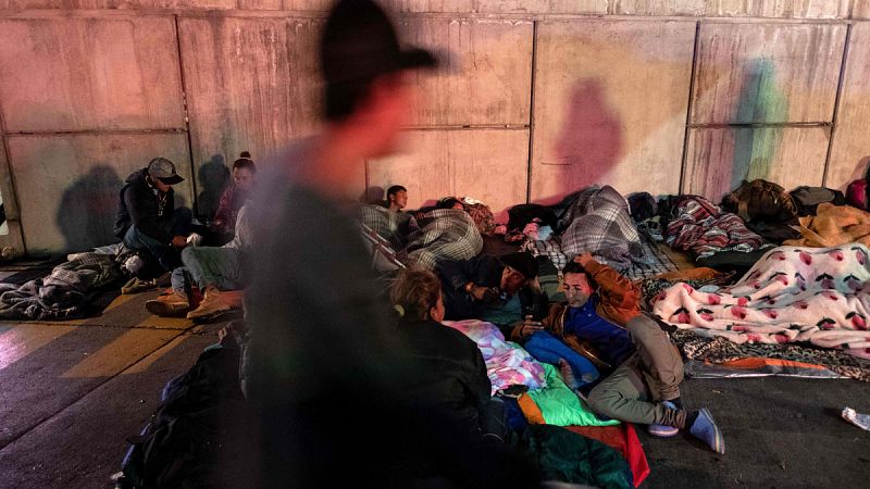 La caravana de migrantes hondureños caldea el ambiente político en Tijuana con el alcalde como protagonista