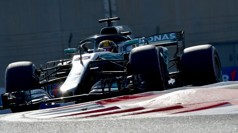 Hamilton logra otra 'pole' en Abu Dabi; Sainz 11º y Alonso, el 15º