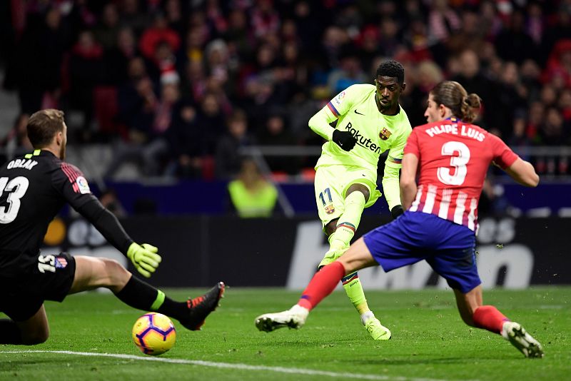Dembélé salva el partido y el liderato para el Barcelona con el Sevilla al acecho