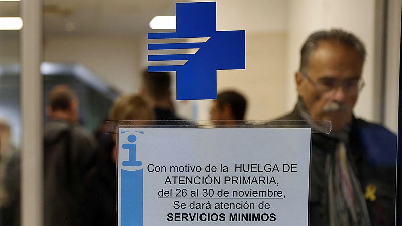 Cientos de médicos de atención primaria de Cataluña protestan por la sobrecarga de trabajo
