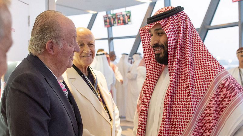 Zarzuela dice que el saludo del rey Juan Carlos al príncipe saudí es una "actividad privada sin transcendencia institucional"