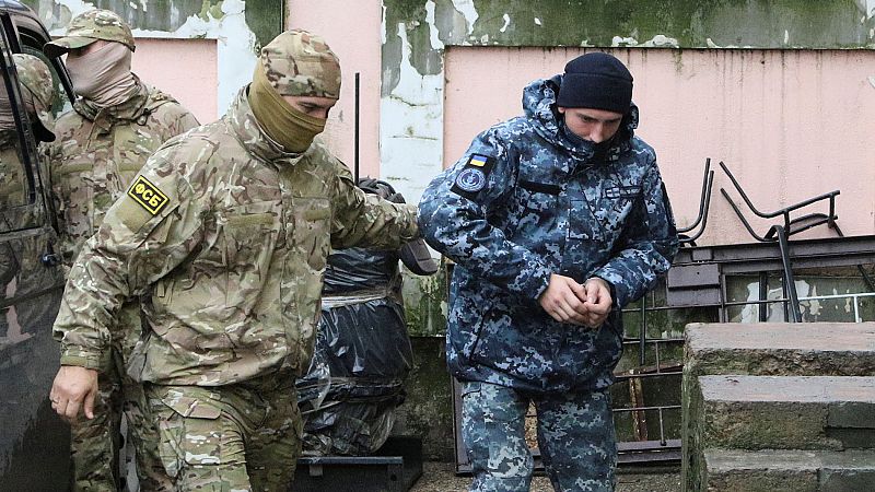 Rusia eleva la tensión al encarcelar a 12 ucranianos por el incidente naval en el estrecho de Kerch
