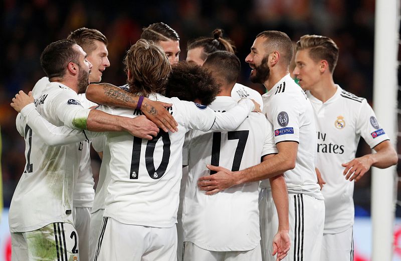 El Real Madrid se lleva de Roma una victoria balsámica que le clasifica como primero