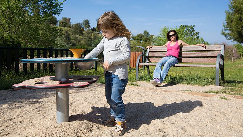 Las españolas tienen menos hijos de los que desearían por razones económicas y por falta de conciliación