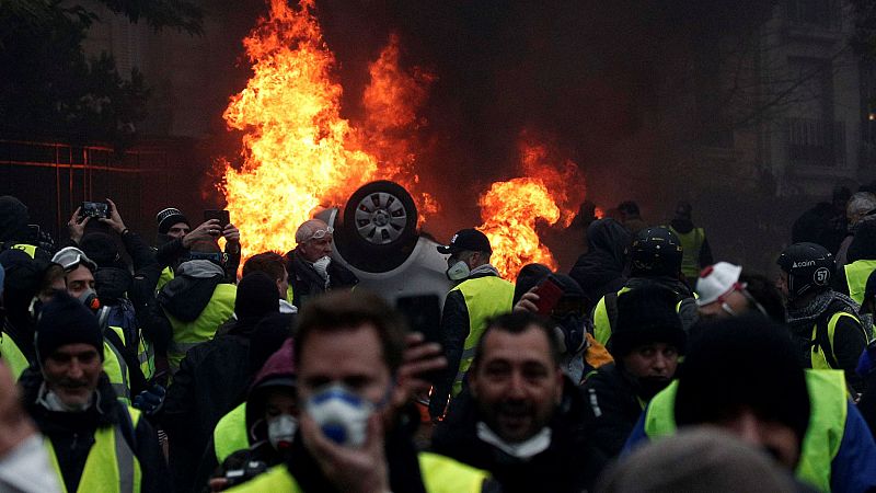 Los 'chalecos amarillos' rechazan negociar con el Gobierno francés una salida al conflicto