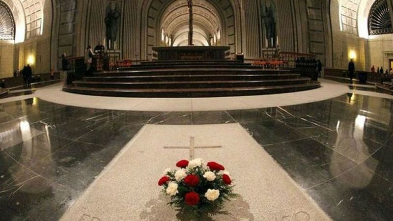 El Supremo estudia si debe paralizar la exhumación de Franco tras el recurso de la familia