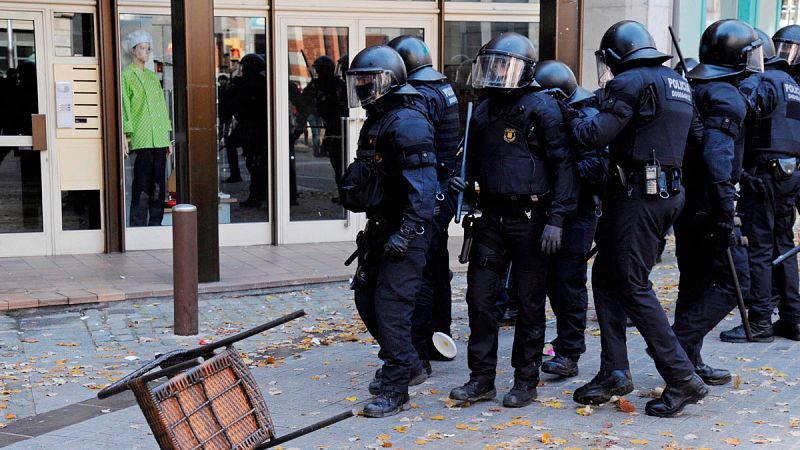 Varios heridos y detenidos en protestas contra actos conmemorativos de la Constitución en Girona y Terrassa
