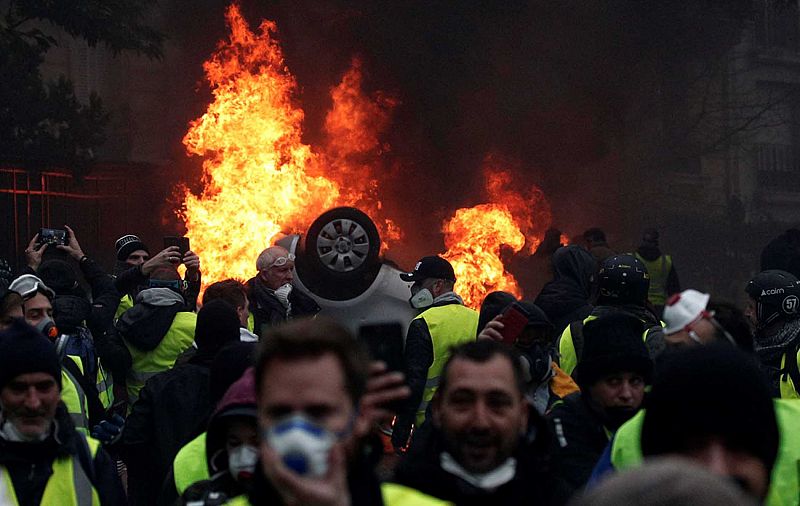 Los partidos de izquierda anuncian una moción de censura contra el Gobierno francés por la crisis de los 'chalecos amarillos'
